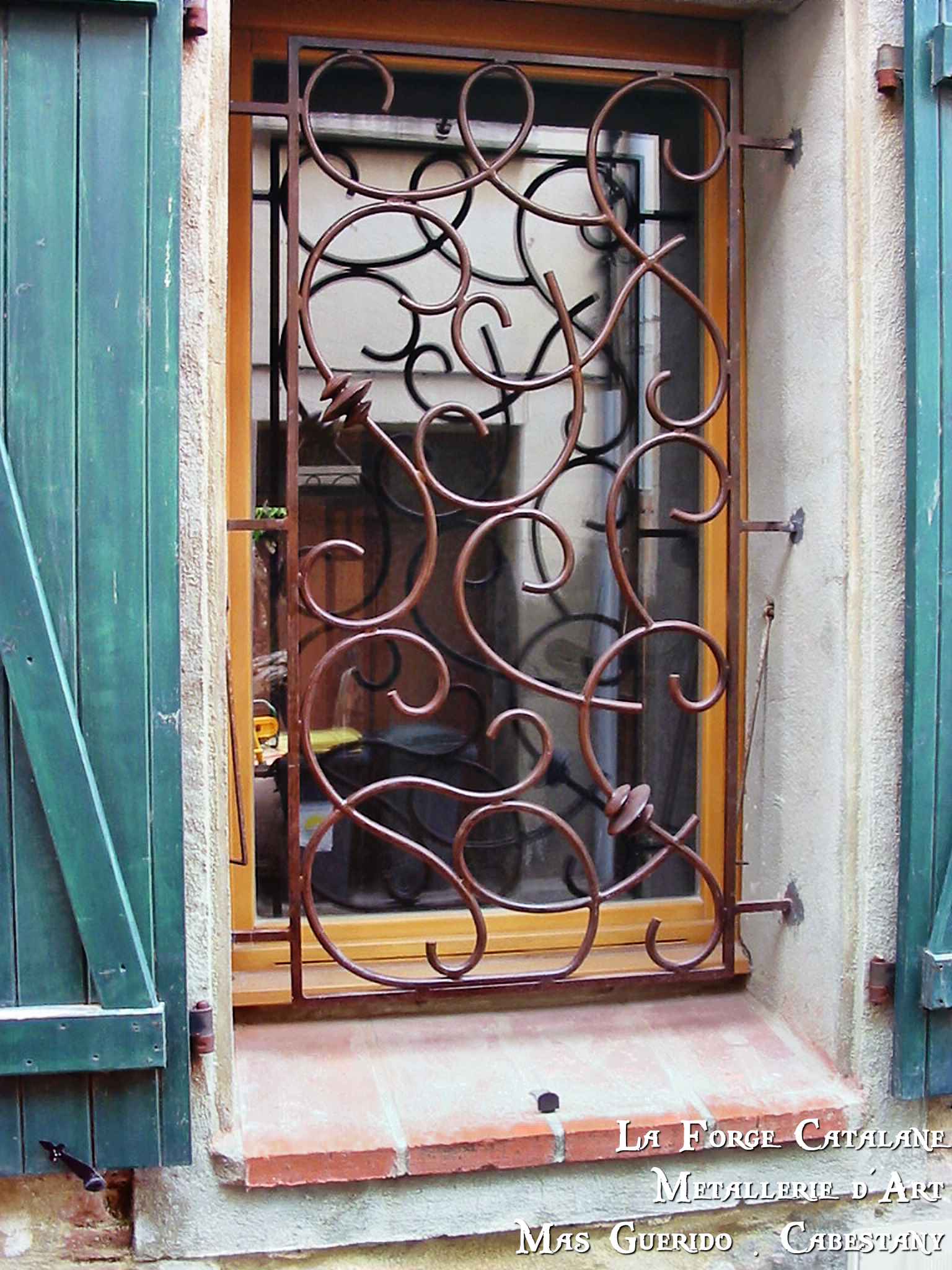 grille décorative protection volute ronde fer rond  fer Forge Catalane Cabestany.jpg